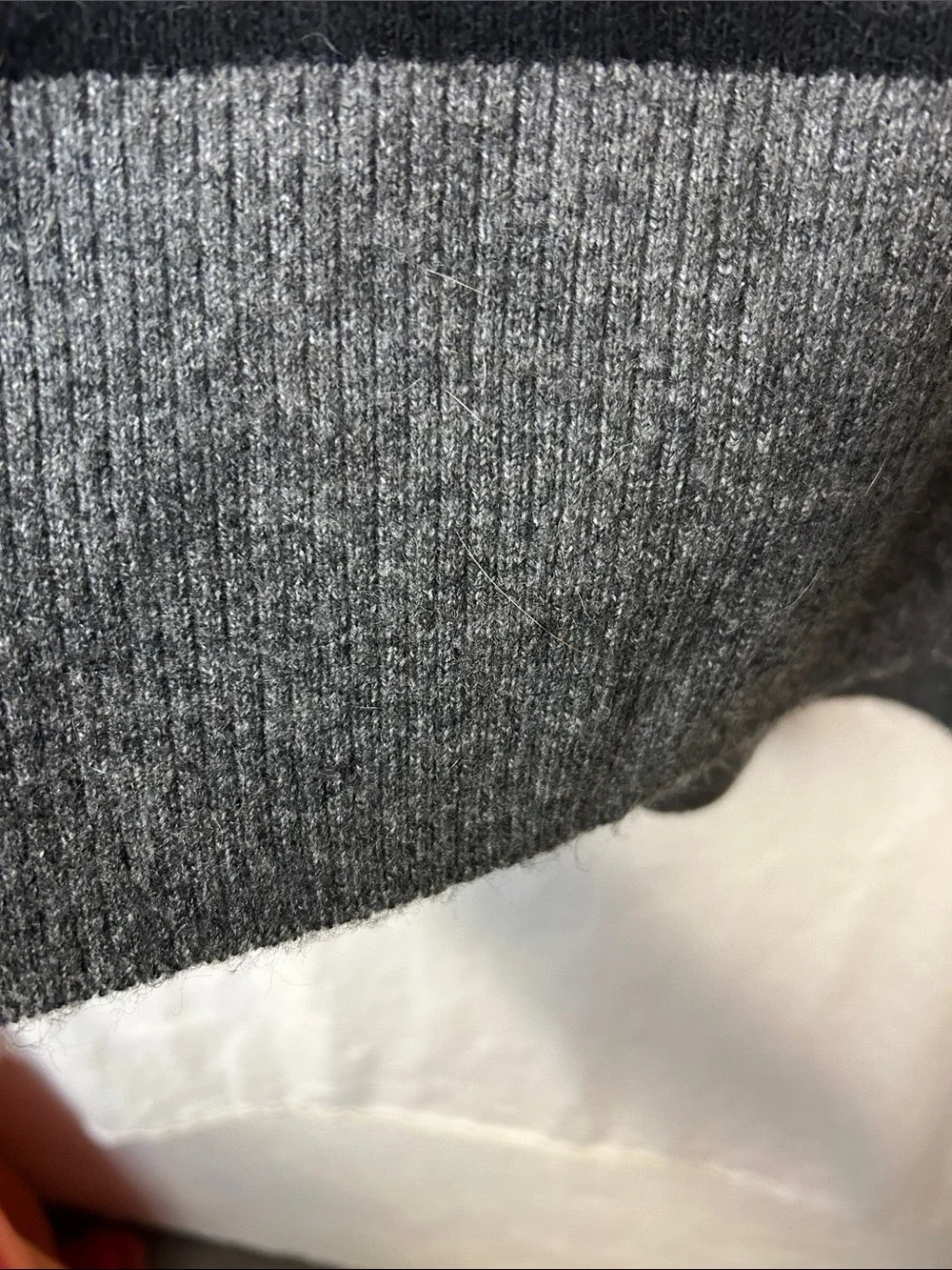 Vince Camuto Women's Sweater - Black & White Tan Trim Size L